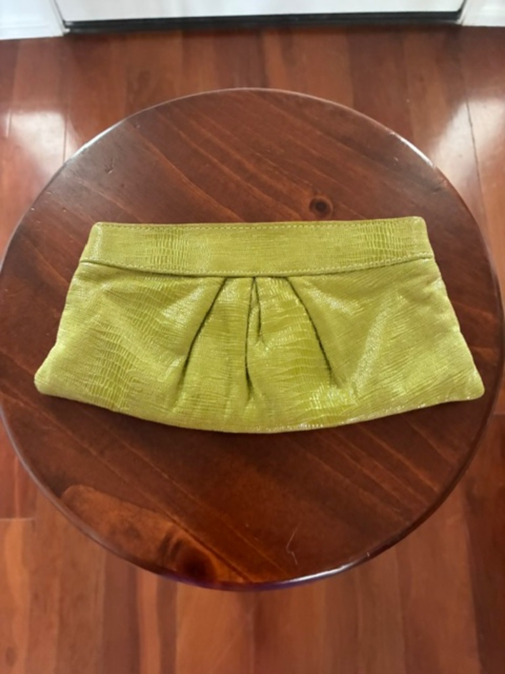 LAUREN MERKIN "LOUISE" EMBOSSED LEATHER CLUTCH.  LIME GREEN.